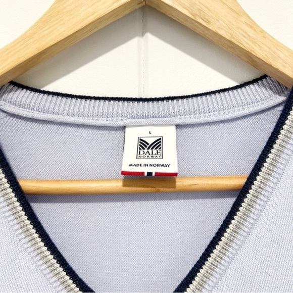 🆕 Dale of Norway Extra Fine Merino Wool Kristian V-Neck Sweater - Picture 6 of 9